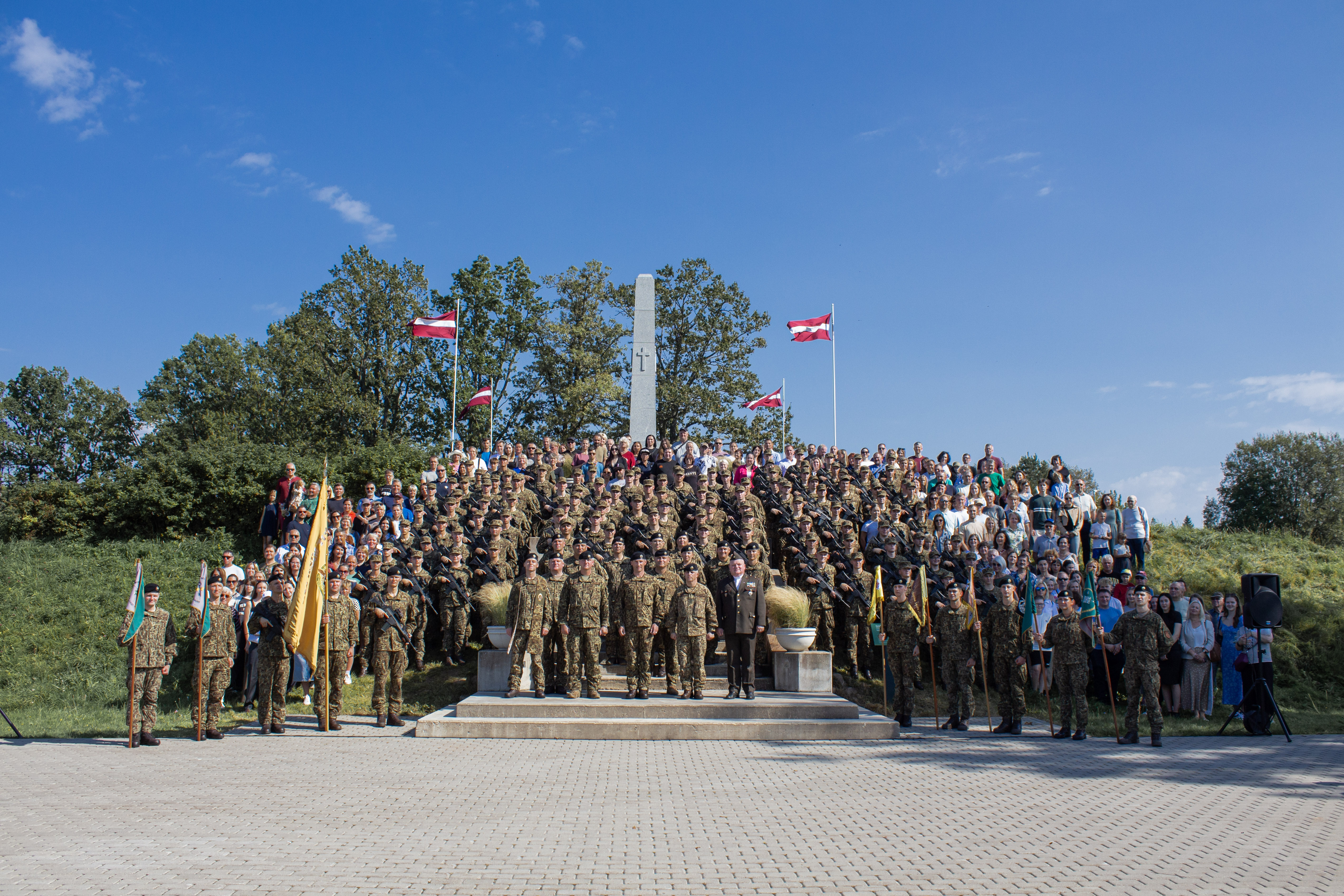 Zveresta ceremonijas izlaiduma grupas foto