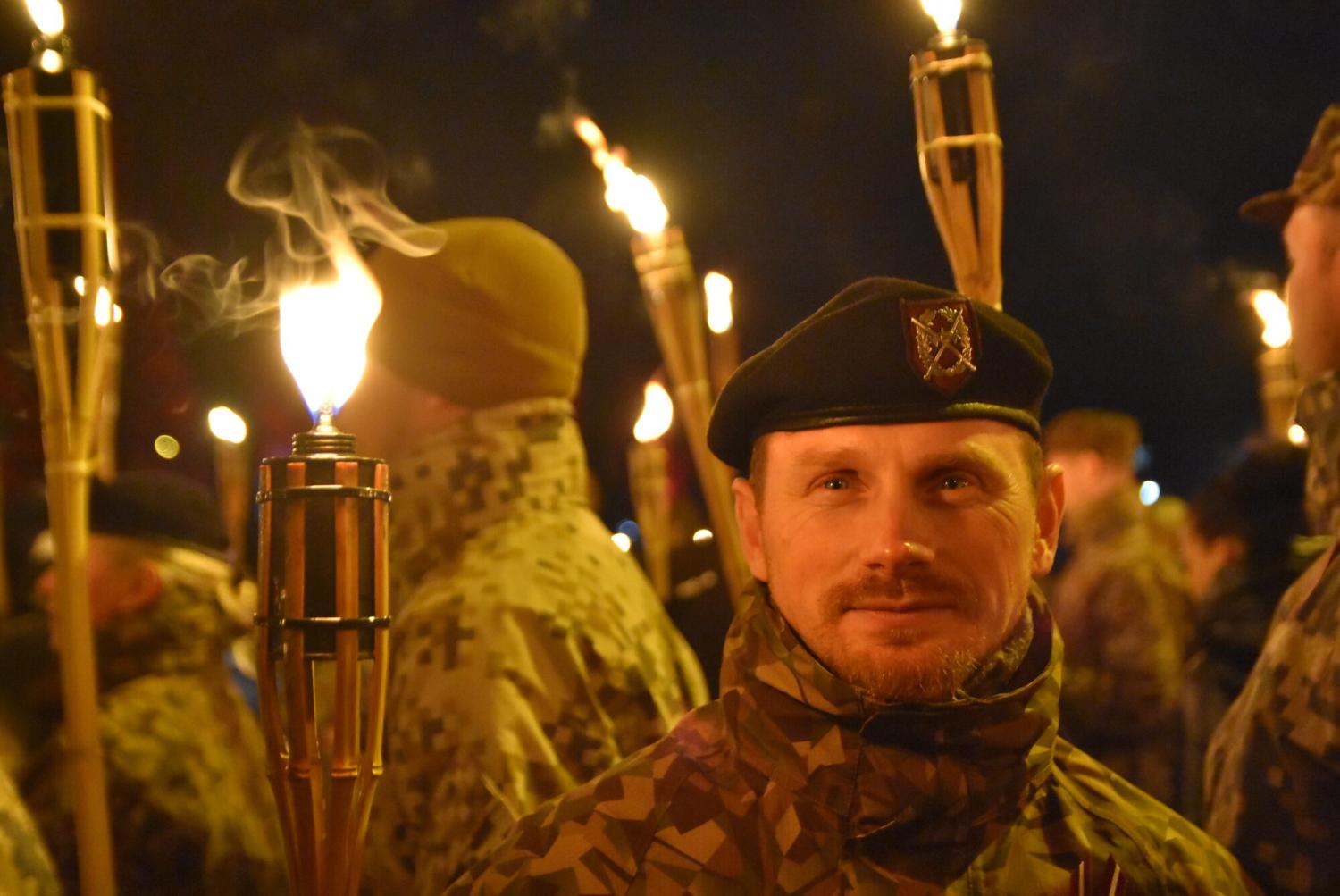 Zemessardzes 44.Kājnieku bataljons piedalās Lācplēša dienas lāpu gājienā Liepājā