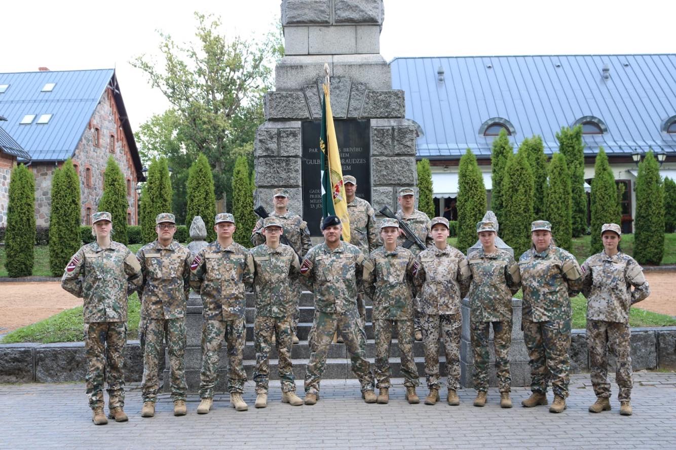 Gulbenē jaunie zemessargi dod svinīgo zvērestu