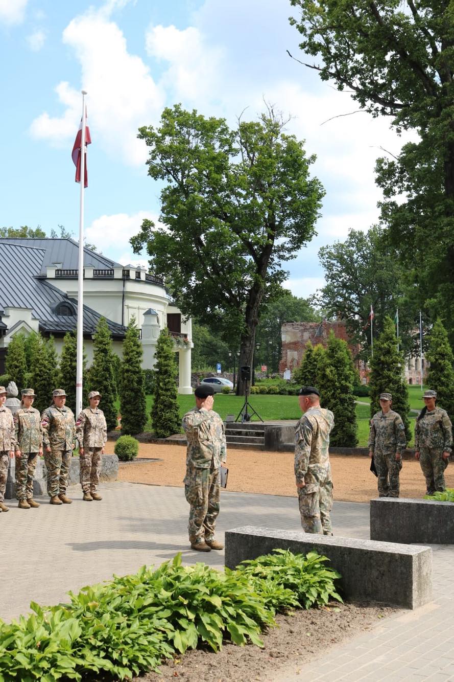 Gulbenē jaunie zemessargi dod svinīgo zvērestu